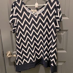 💣Navy chevron blouse